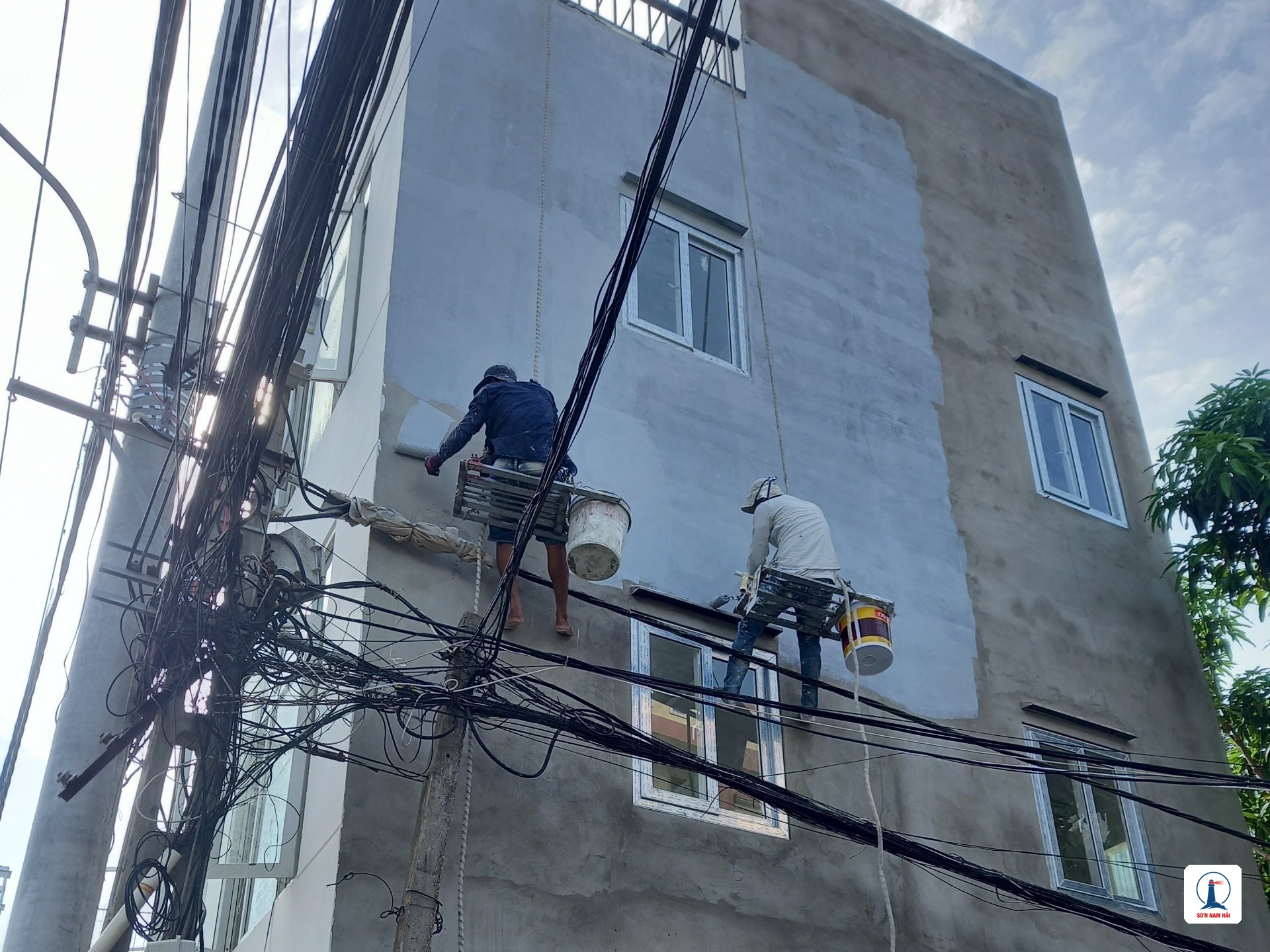 Thợ Sơn Nam Hải đu giàn giáo sơn nhà phố tại Đà Nẵng